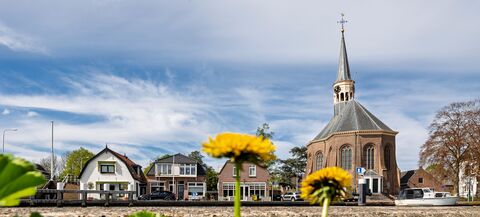 Foto van de dorpskerk in Woubrugge