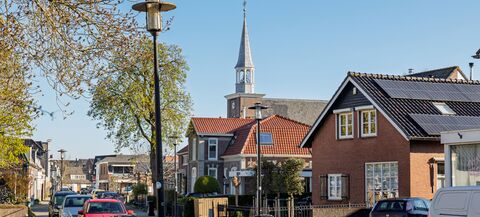 Zicht op de Heilige Johannes de Doperkerk in Leimuiden